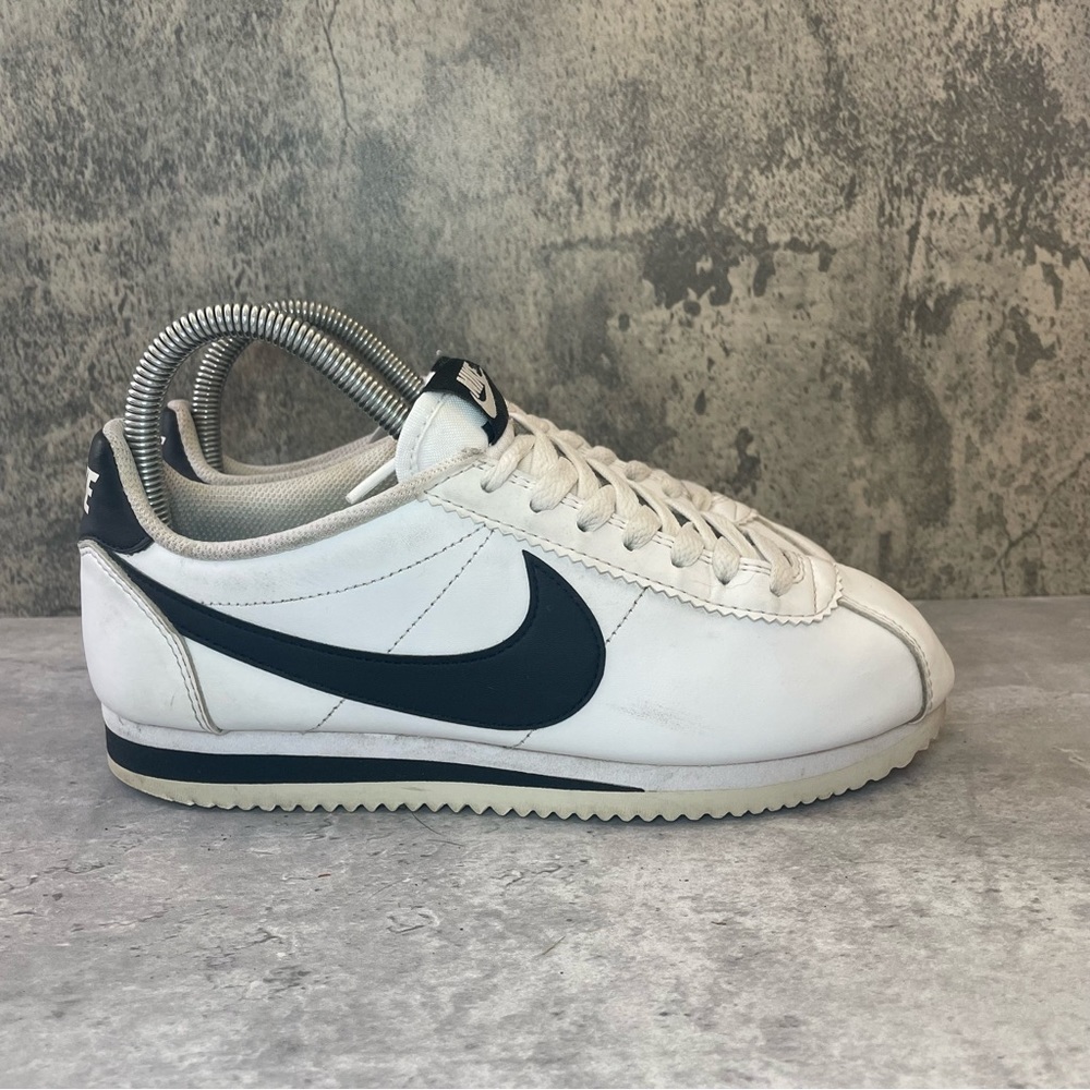 Nike Cortez Shoes Womens sz 7 (black and white)
